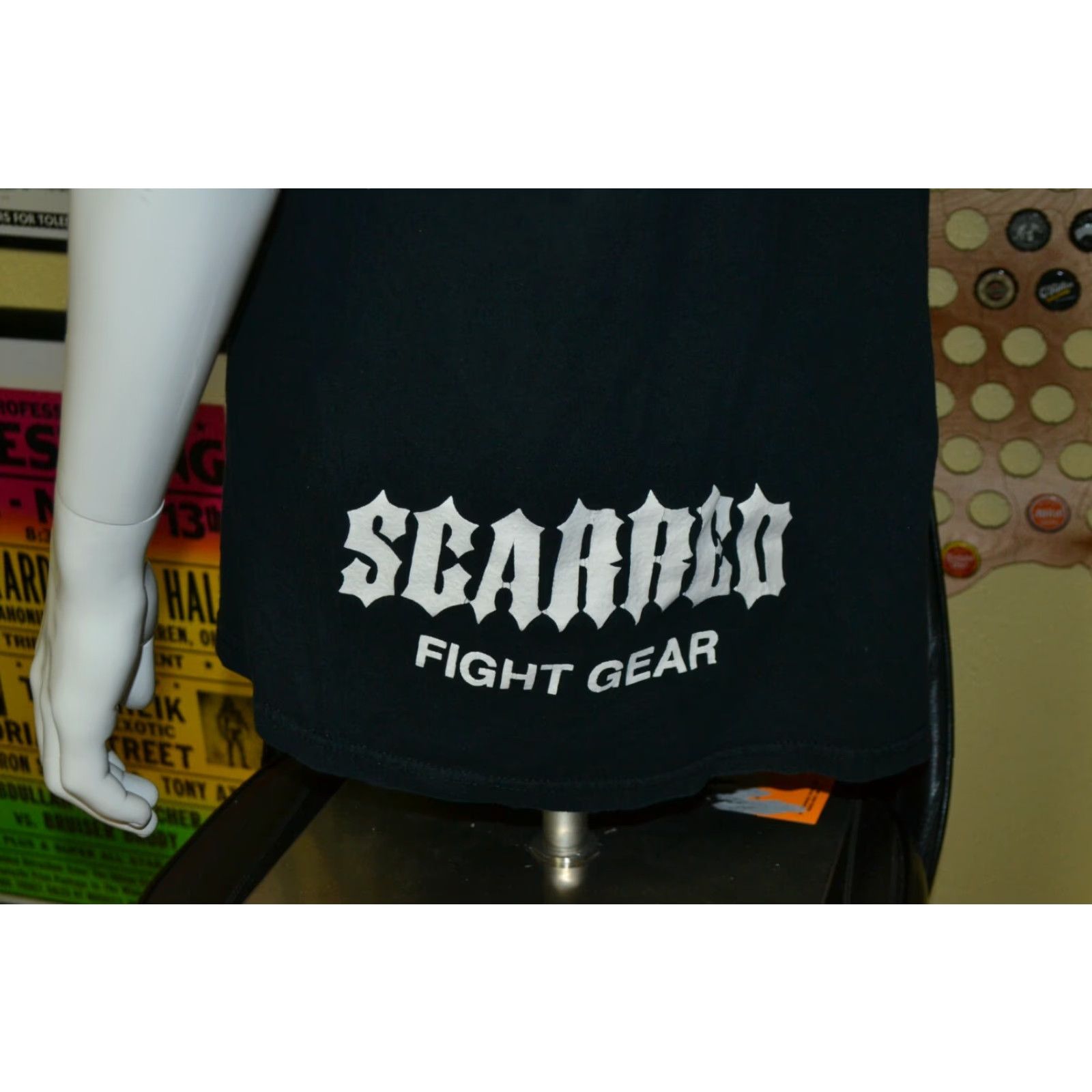 Gildan VTG Scarred Fight Gear Skull Fist MMA Cage Fighting Boxing T Shirt XL Michigan Size US XL / EU 56 / 4 - 3 Thumbnail