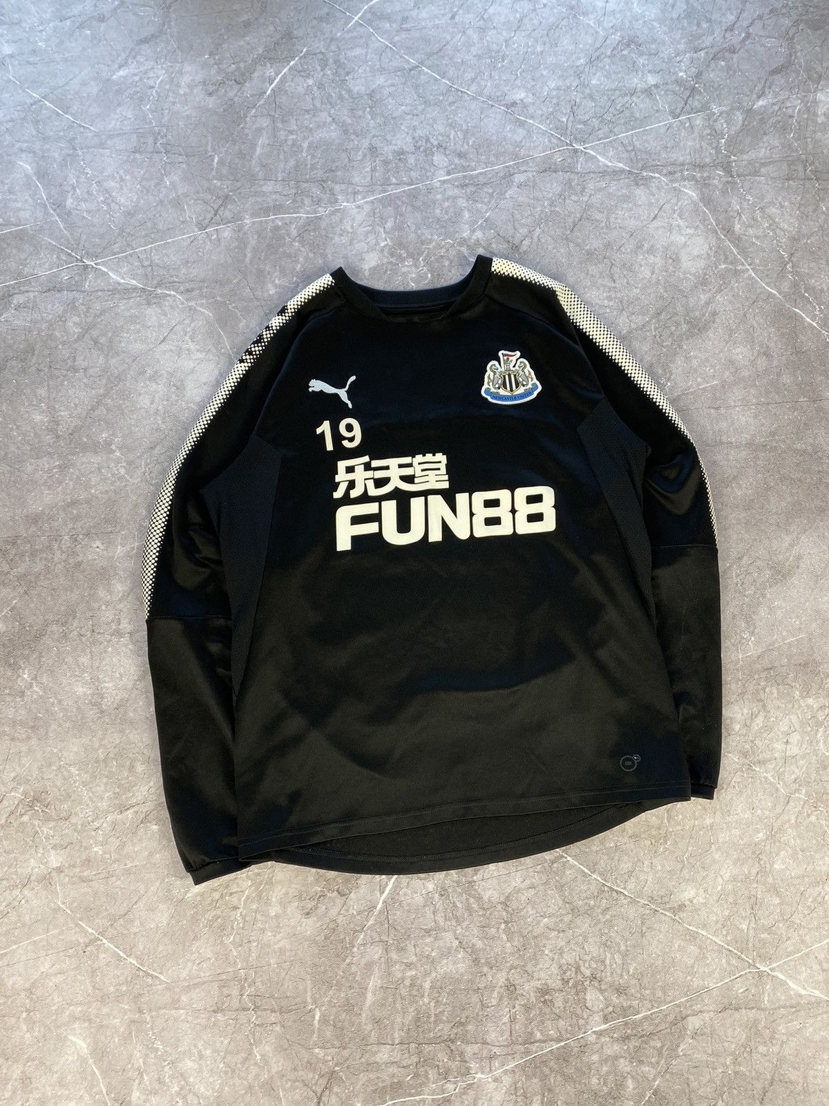 Puma × Vintage Puma Newcastle 2017-2018 Training Soccer Sweatshirt Size US M / EU 48-50 / 2 - 1 Thumbnail