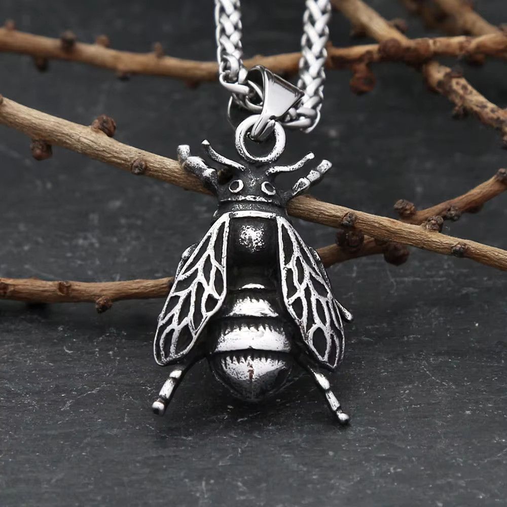 Jewelry Gothic Bee Pendant Necklace Size ONE SIZE - 3 Thumbnail