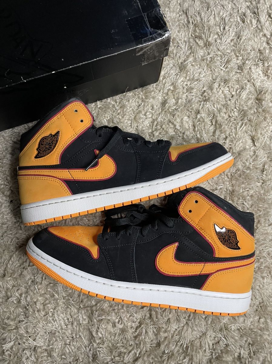 Jordan Brand Jordan 1 Mid SE vivid orange Size US 11.5 / EU 44-45 - 2 Thumbnail