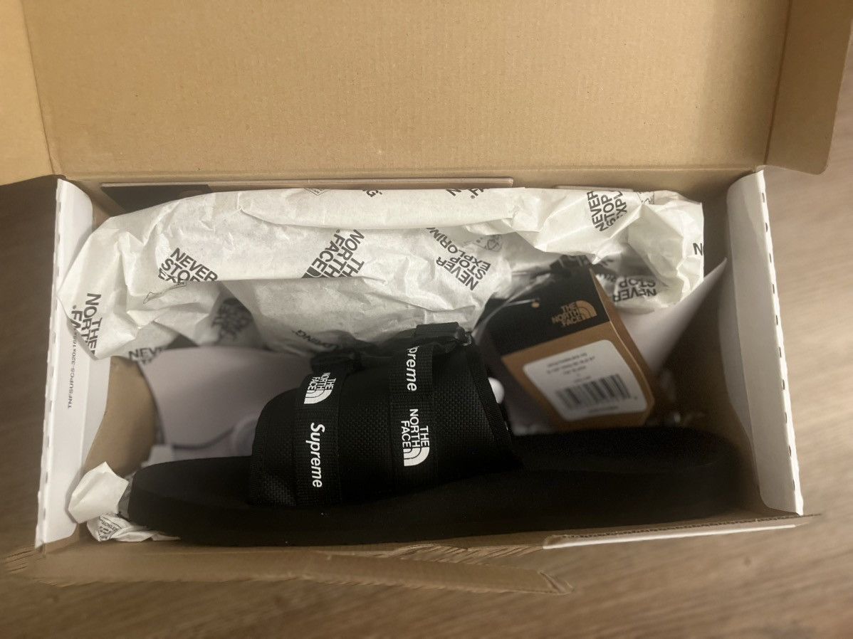 Supreme × The North Face Supreme x The North Face Trekking Sandals Size US 11 / EU 44 - 4 Thumbnail