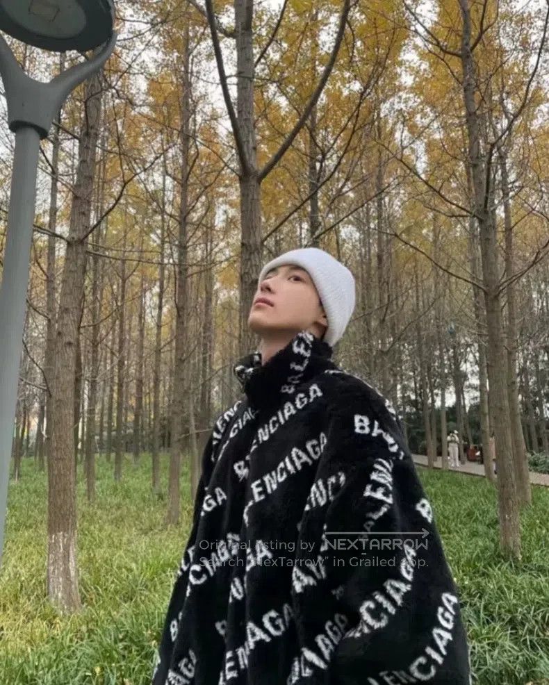 Balenciaga Balenciaga Full Print Letter Stand Collar Loose Shoulder S Size XS / US 0-2 / IT 36-38 - 9 Thumbnail