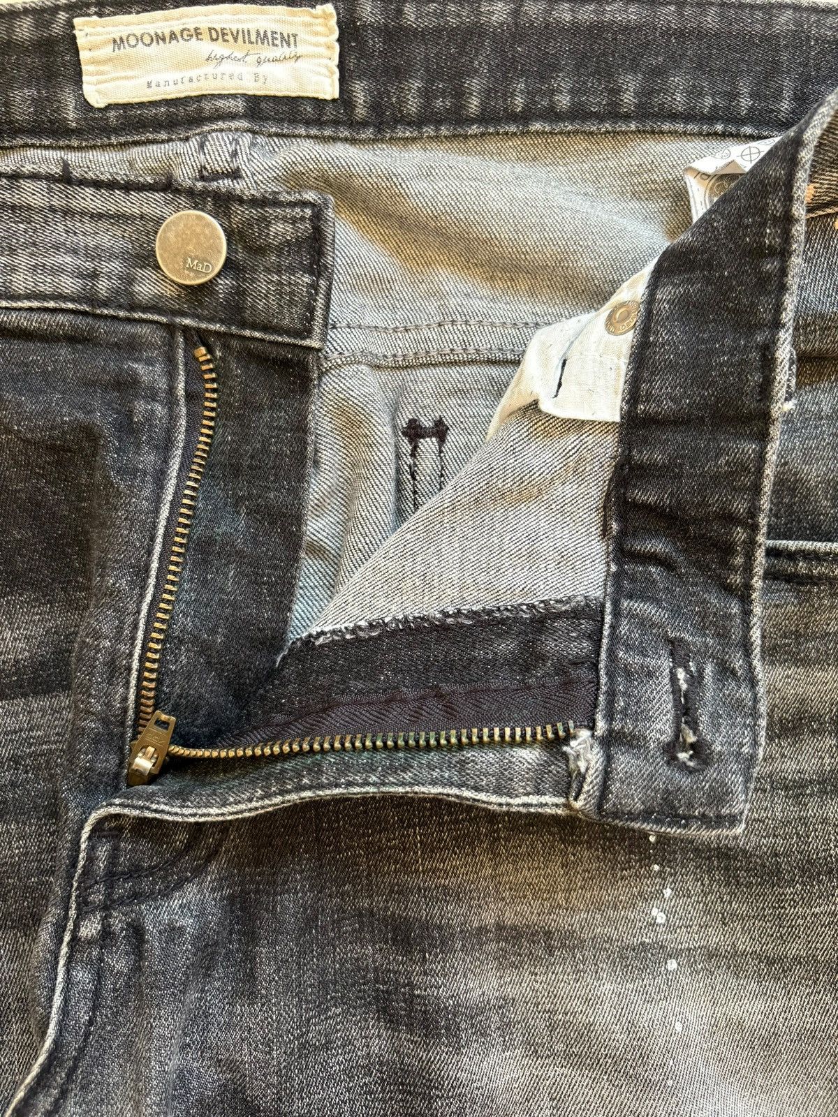 Japanese Brand Vintage Japanese Brand Paint Faded Wash Ripped Slim Jeans Size US 33 - 9 Thumbnail