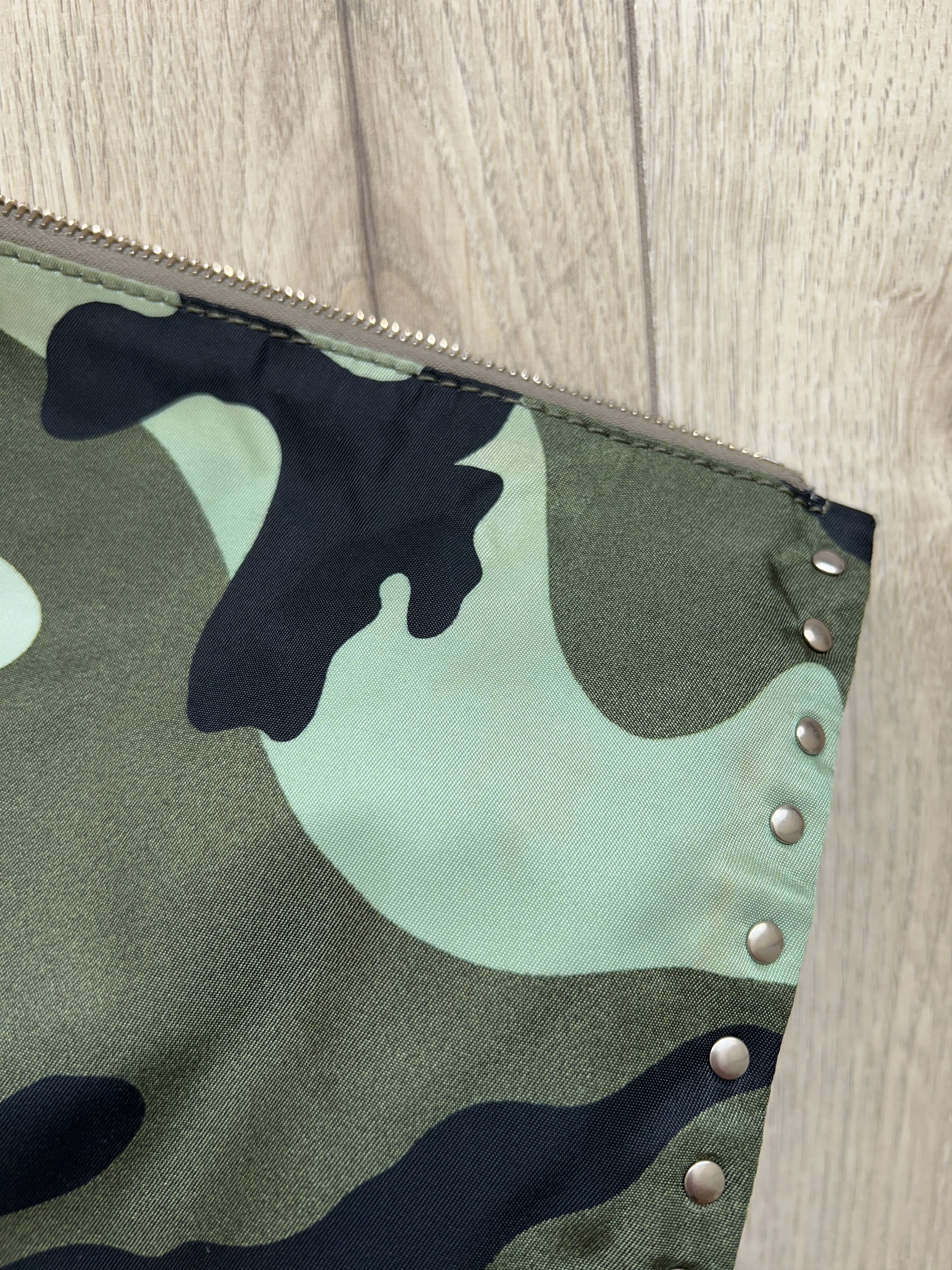 Designer × Valentino Rockstud Camo Clutch Zip Bag Pouch Nylon Size ONE SIZE - 9 Thumbnail