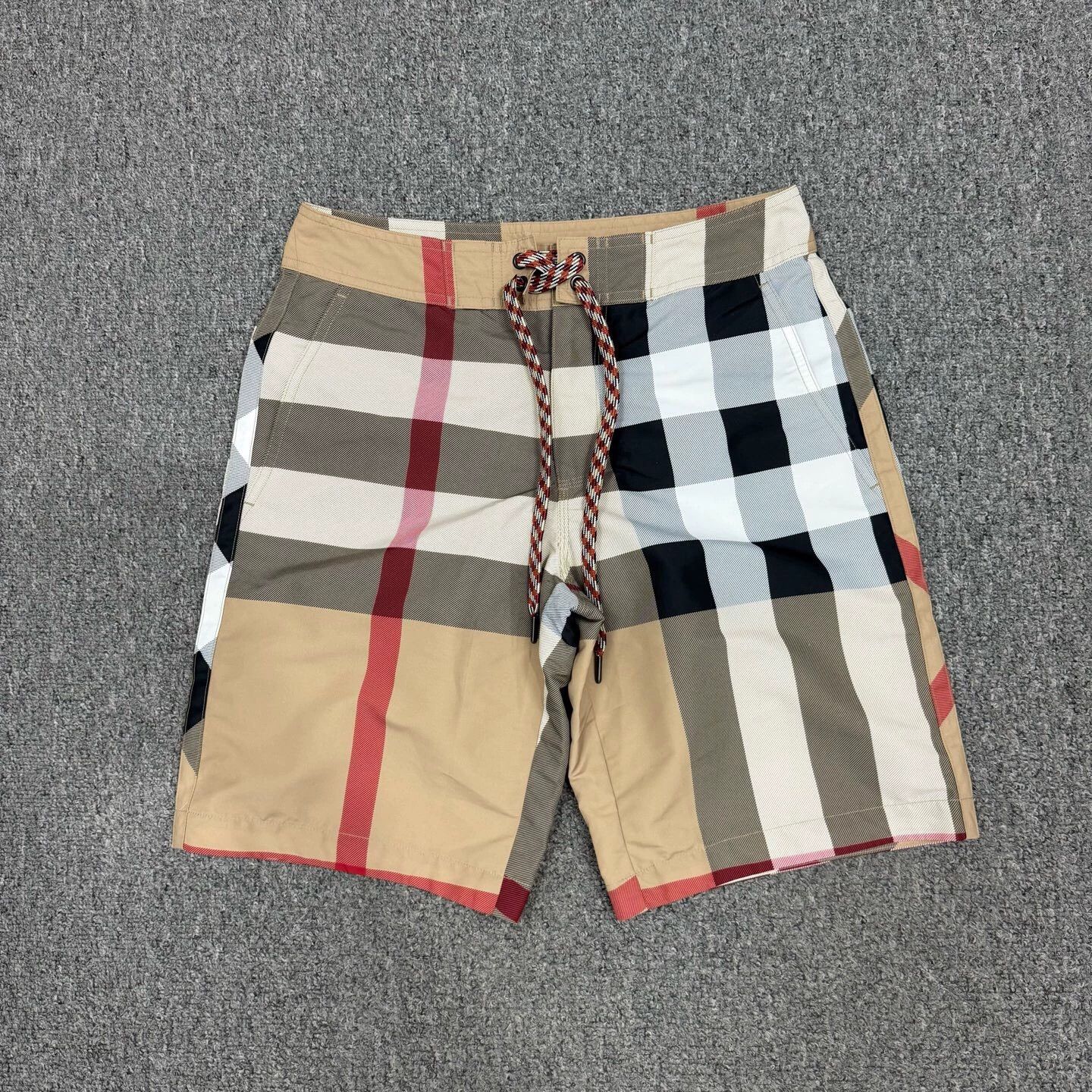 Burberry Burberry Classic Check Short XS 99 New Size US 28 / EU 44 - 1 Thumbnail