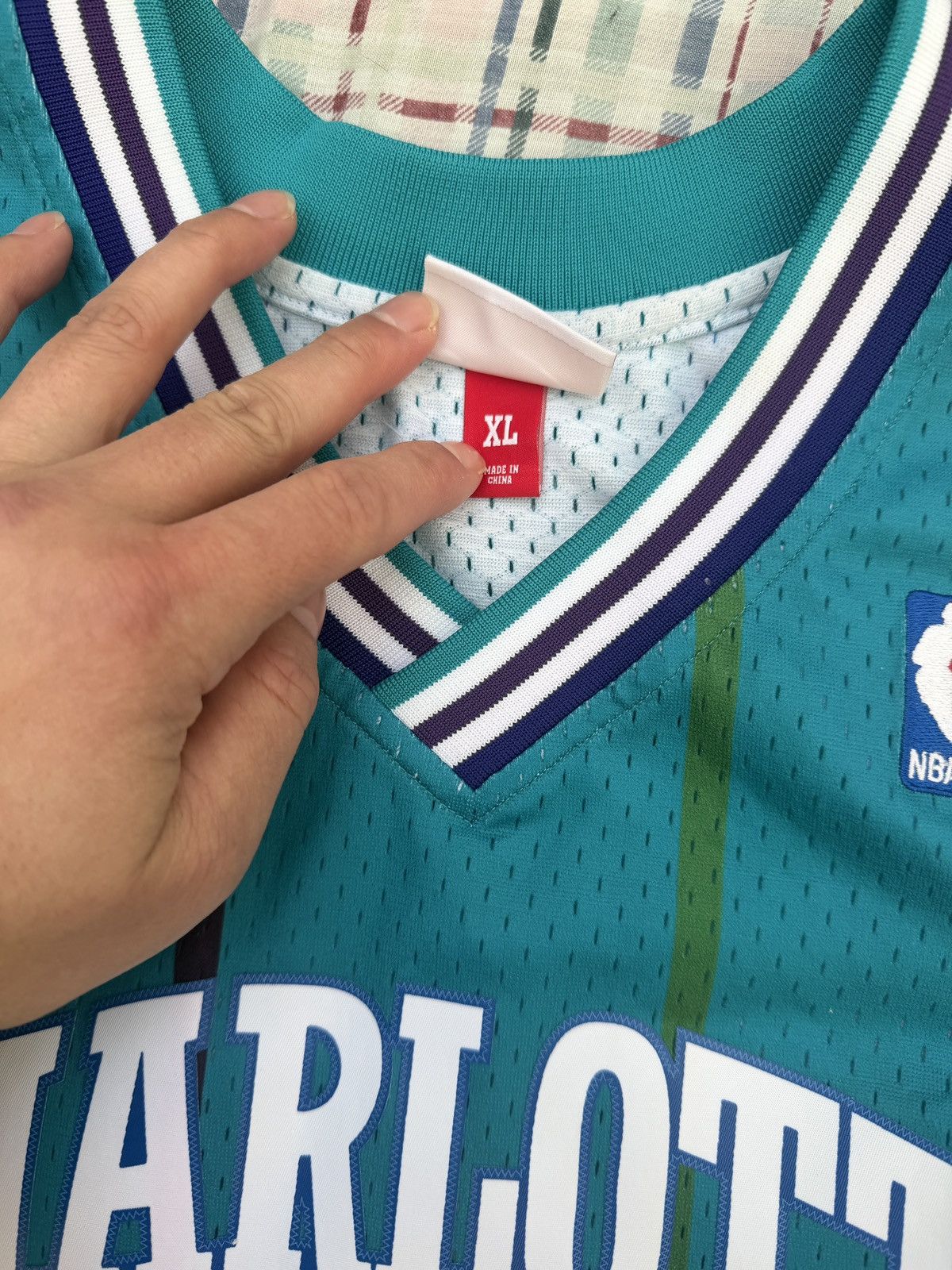 Mitchell & Ness Mitchell & Ness Charlotte Hornets Larry Johnson NBA Jersey Size US XL / EU 56 / 4 - 5 Thumbnail