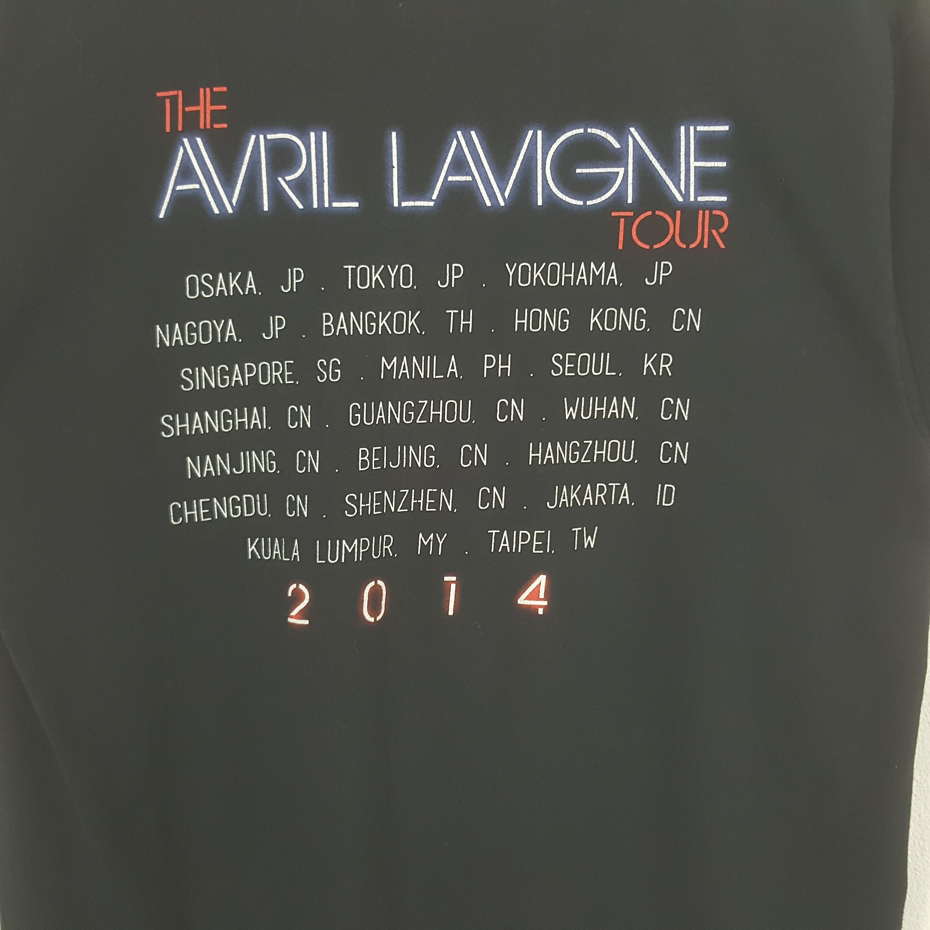 Band Tees Vintage The Avril Lavigne Tour Solo Singer Tshirt C301N46 Size US M / EU 48-50 / 2 - 4 Thumbnail