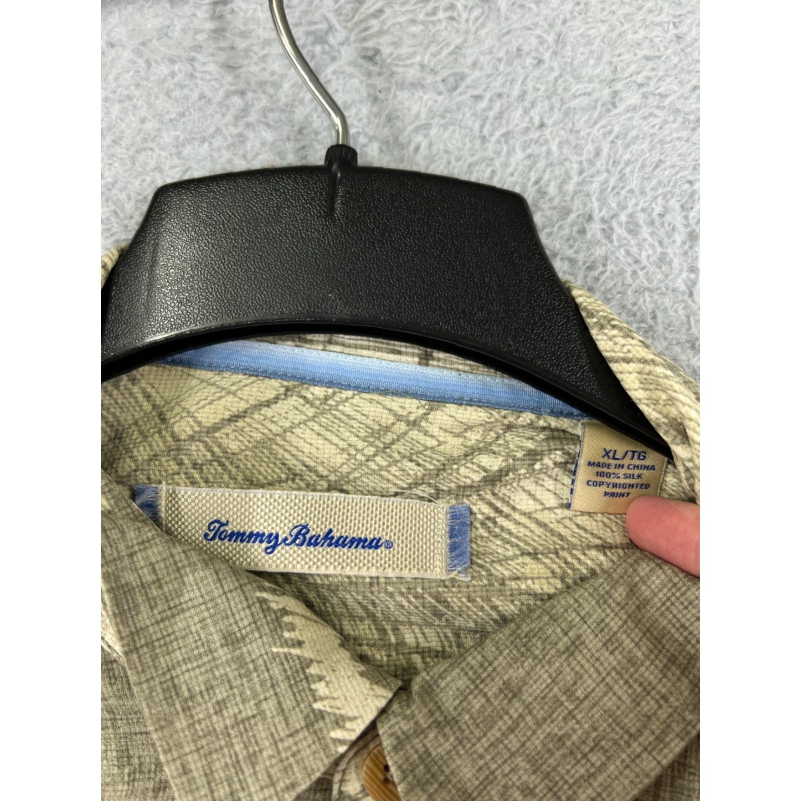 Tommy Bahama Tommy Bahama Shirt Mens XL Beige 100% Silk Abstract Palm Frond Print Shirt Size US XL / EU 56 / 4 - 3 Thumbnail
