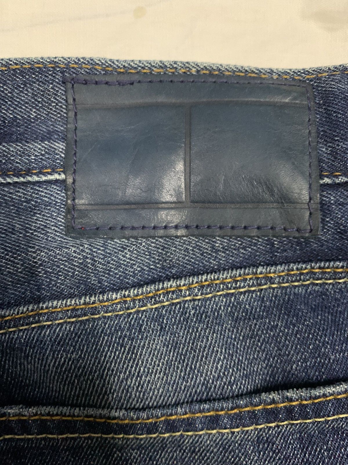 Tommy Hilfiger Tommy Hilfiger Blue Wash Straight Leg Distressed Jeans Size US 32 / EU 48 - 14 Thumbnail