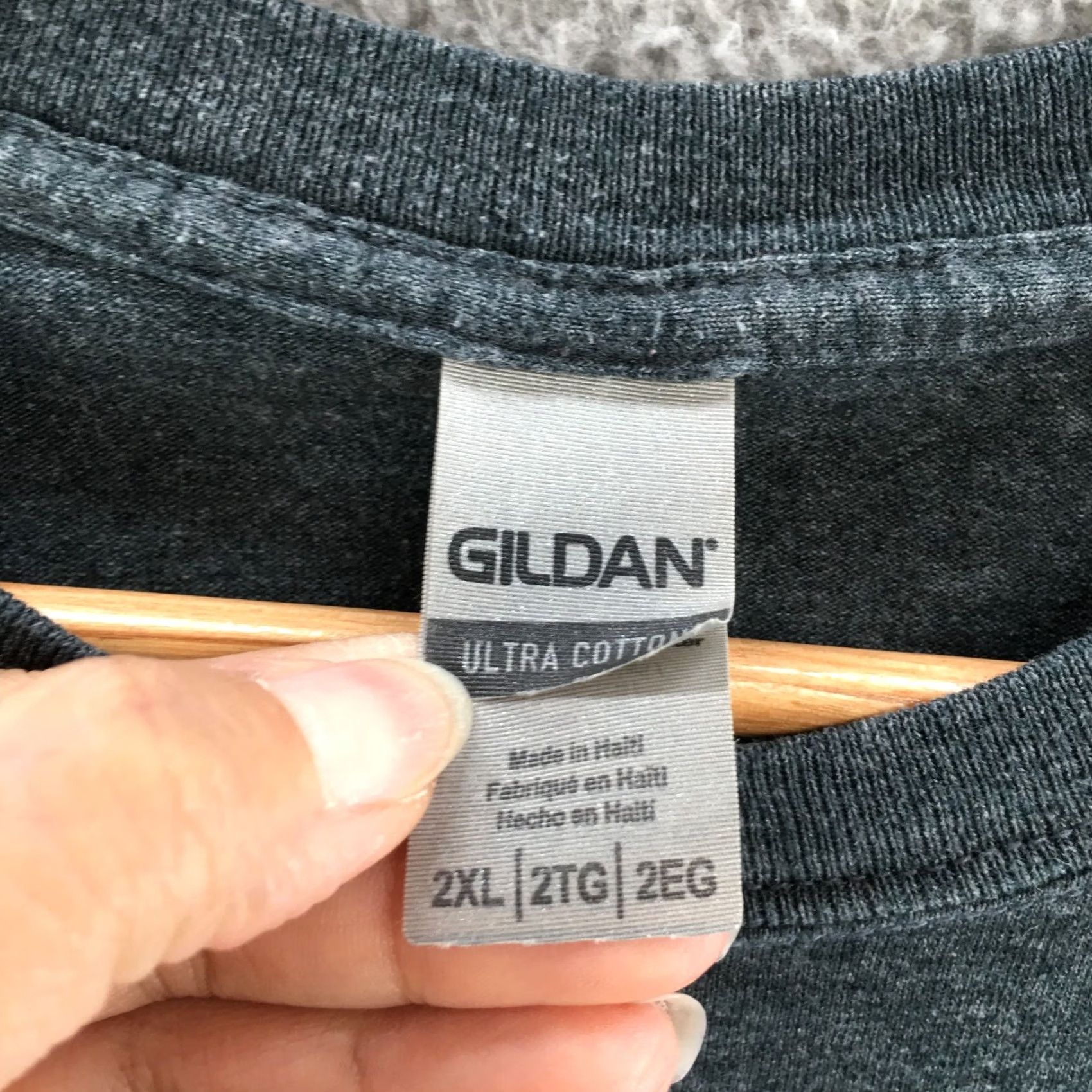 Gildan Gildan Shirt Mens 2XL Gray Chicago Kind Town Tee Grey Graphic Print Casual Size US XXL / EU 58 / 5 - 6 Thumbnail