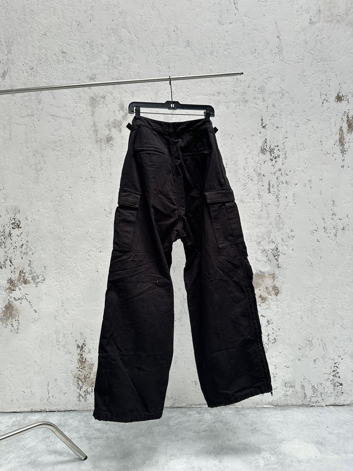 Balenciaga BALENCIAGA FW23 FLARED CARGO PANTS Size US 34 / EU 50 - 6 Thumbnail