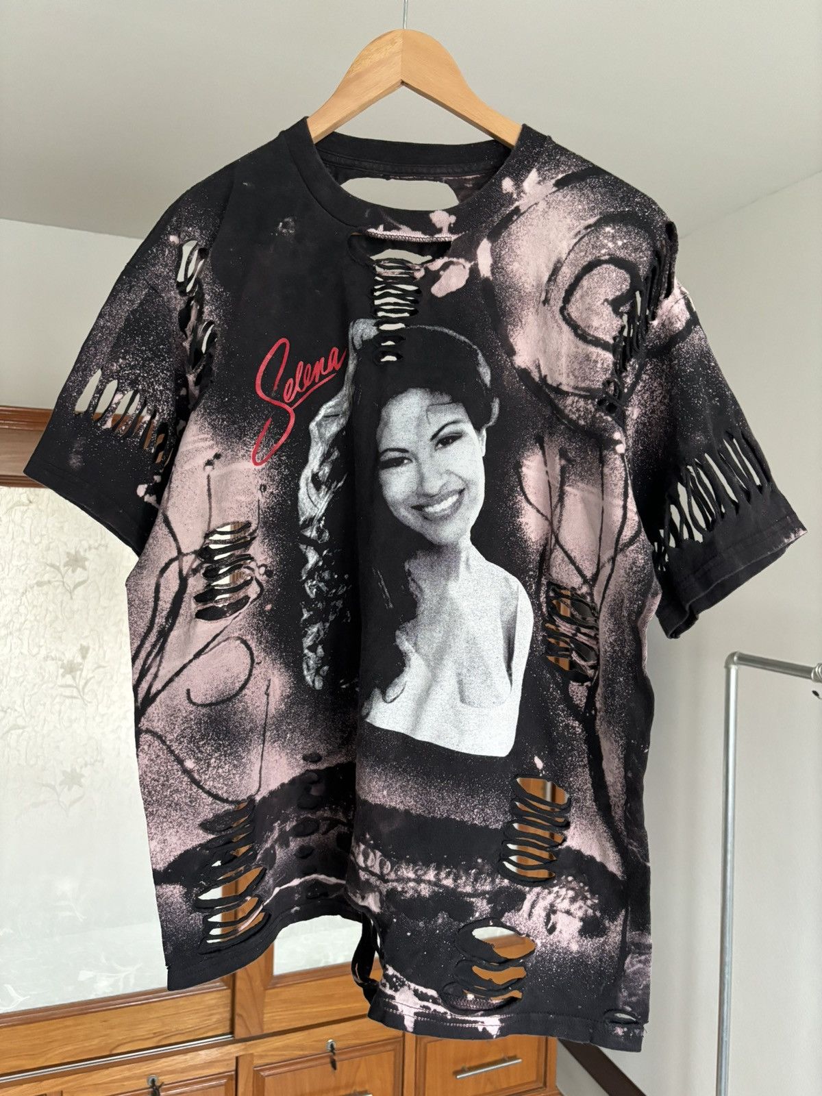 Band Tees Selena Thrashed Distressed T Shirt Size US L / EU 52-54 / 3 - 1 Thumbnail