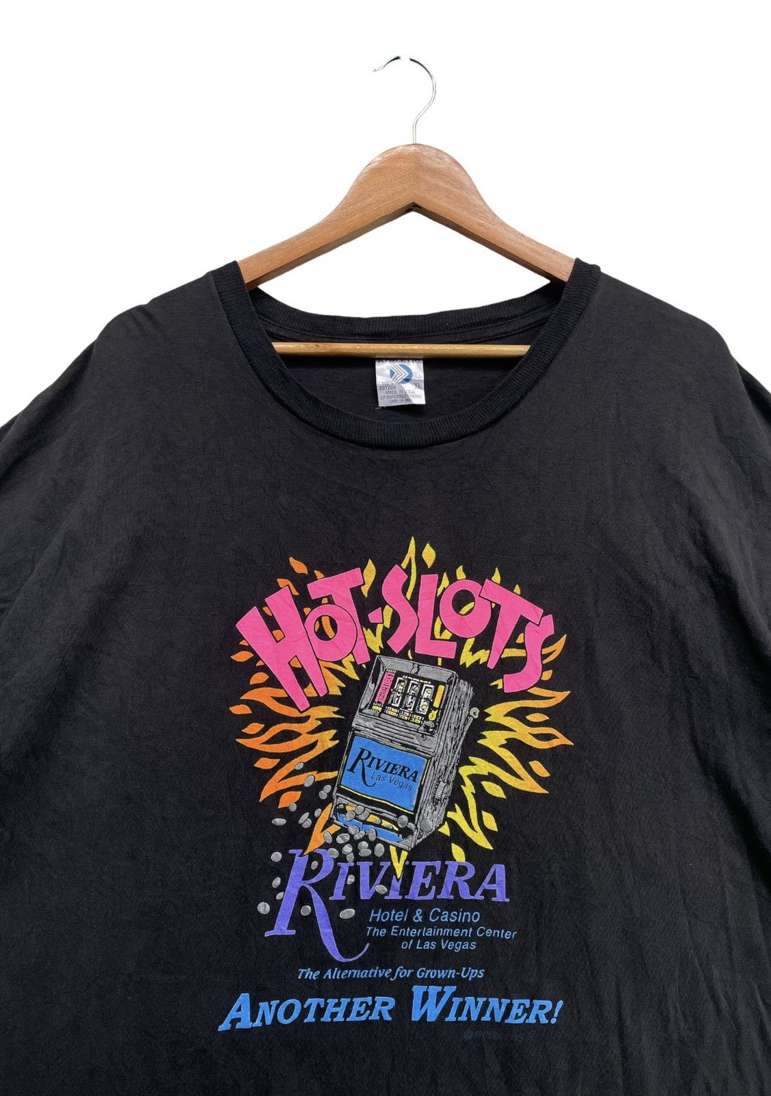 Vintage Vintage1995 Riviera Hotel Hot Slots Machine Big Logo Tshirt Size US XL / EU 56 / 4 - 4 Thumbnail