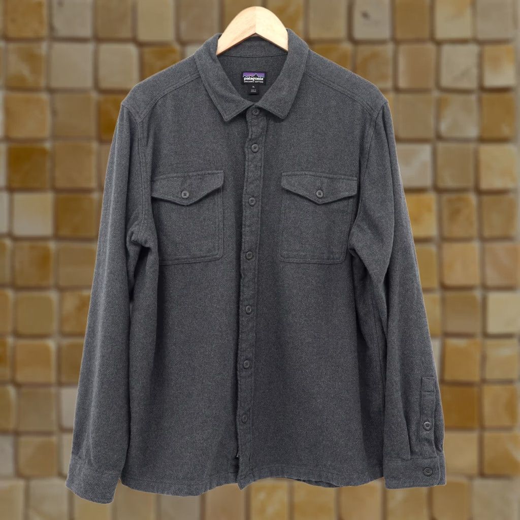 Patagonia Patagonia Shirt Long Sleeve Pique Fleece Grey XL Mens Button-Up Collared Pocketed 100% Polyester Size US XL / EU 56 / 4 - 1 Thumbnail