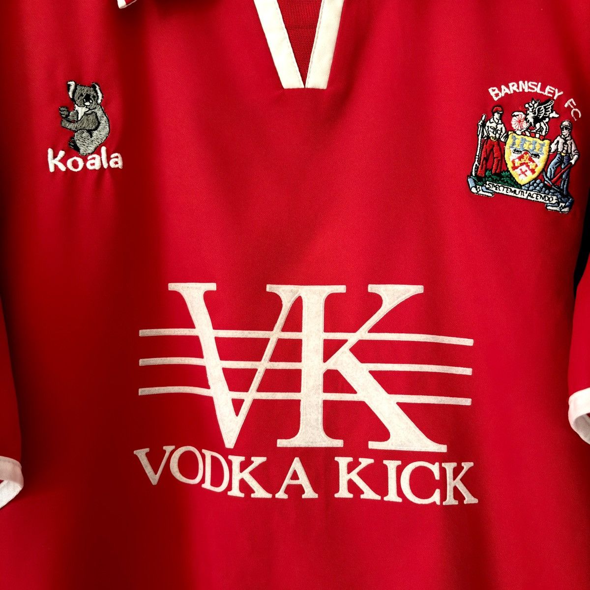 Vintage 2004 2005 Barnsley Koala Vintage Home Kit Soccer Jersey Tee Size US M / EU 48-50 / 2 - 3 Thumbnail