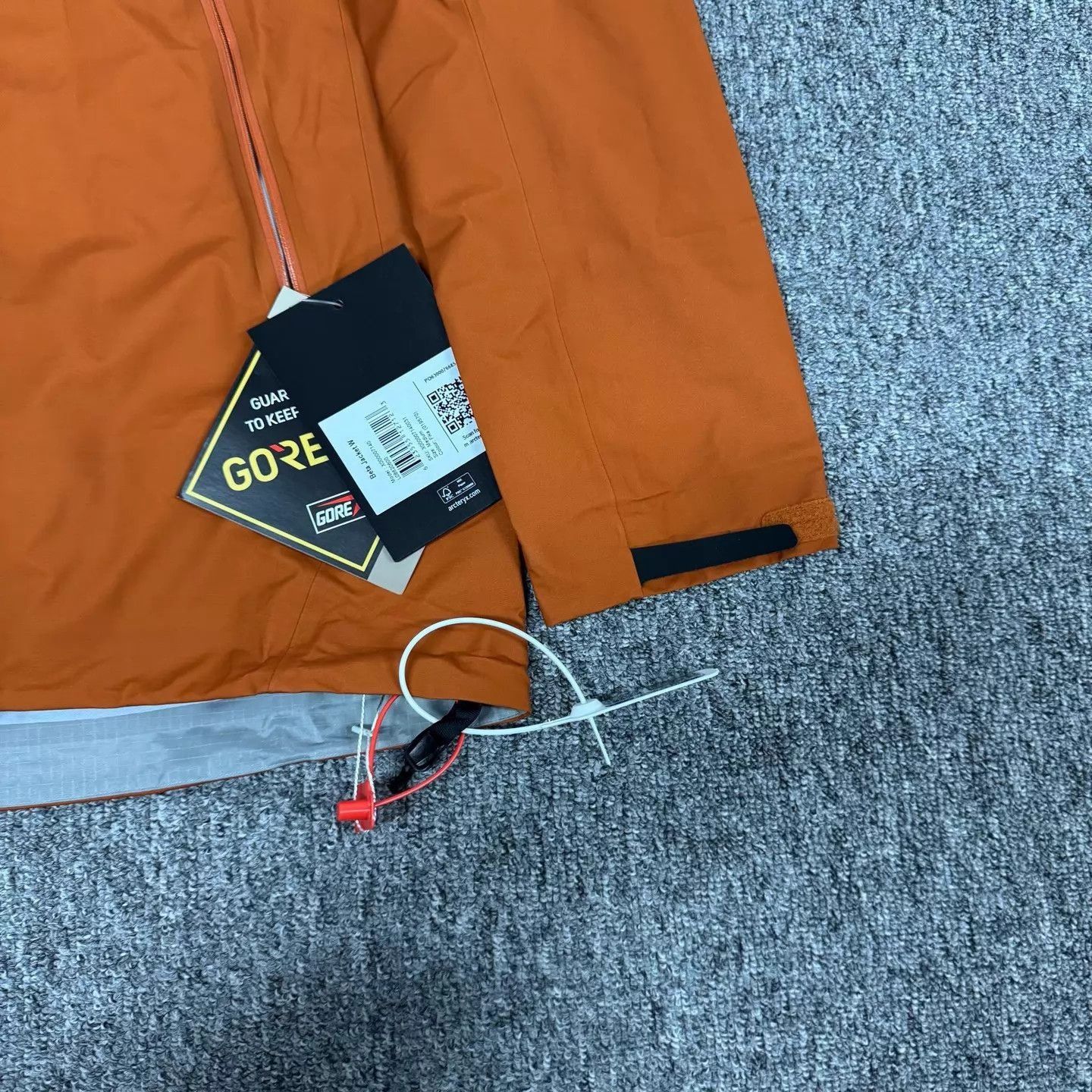 Arc'teryx Orange Hooded Rain Jacket Size M Size US M / EU 48-50 / 2 - 3 Thumbnail