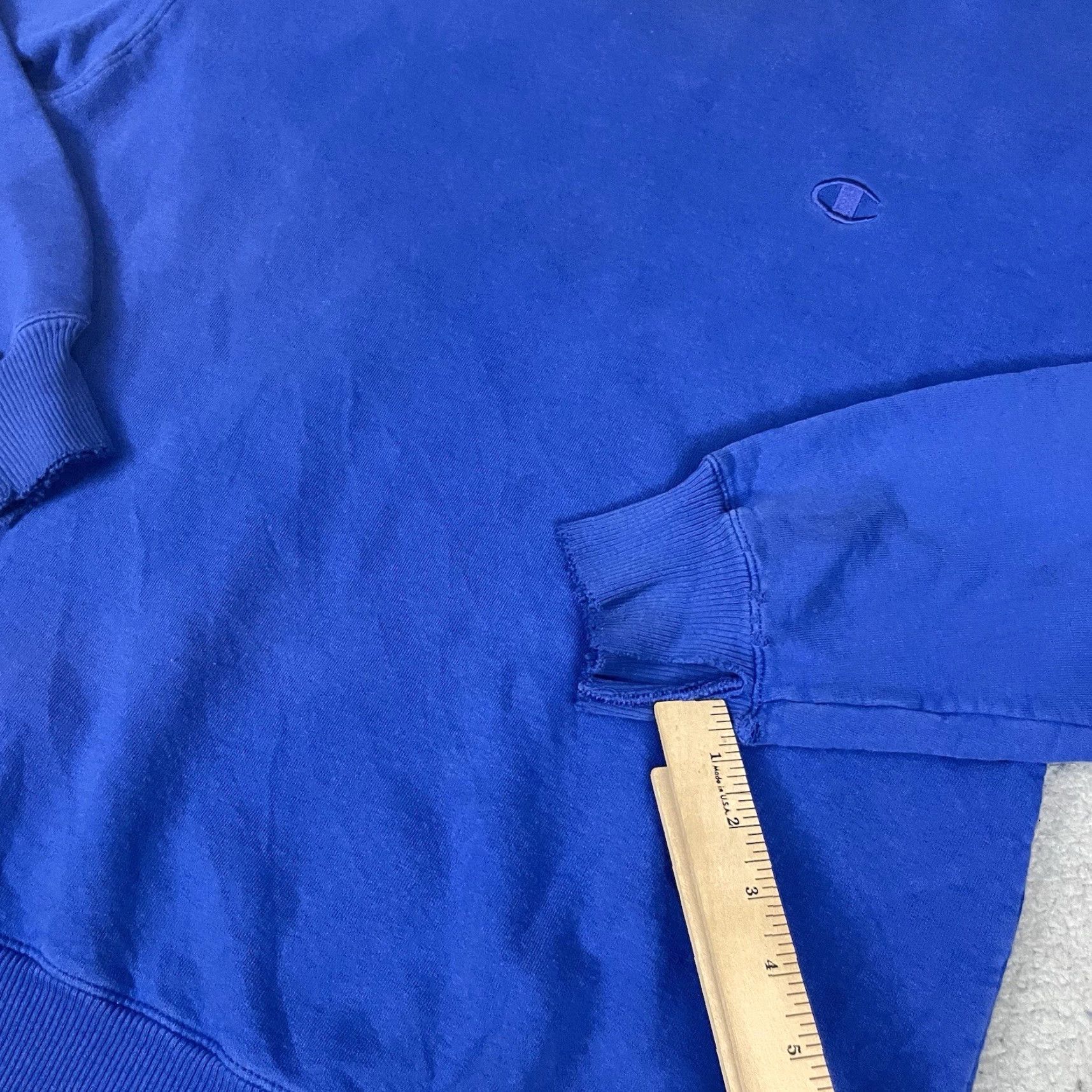 Champion VINTAGE Champion Sweatshirt Mens Large Blue Faded Heavy Cotton Distressed Faded Size US L / EU 52-54 / 3 - 7 Thumbnail