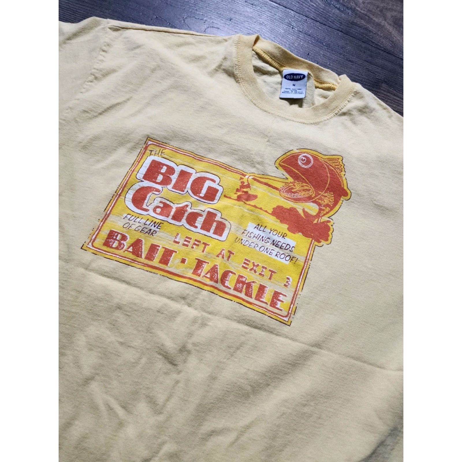 Old Navy VINTAGE Old Navy Mens M Big Catch Bait And Tackle Fishing Fish T Shirt Size US M / EU 48-50 / 2 - 2 Thumbnail