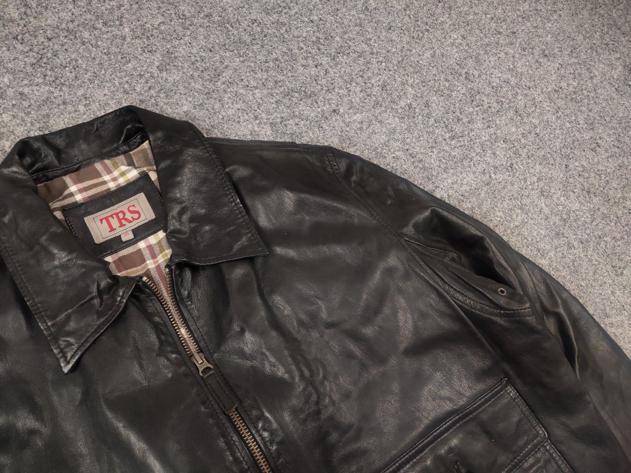 Vintage Vintage TRS leather bomber Jacket A-2 USAF Pilot Aviator USA Size US L / EU 52-54 / 3 - 5 Thumbnail