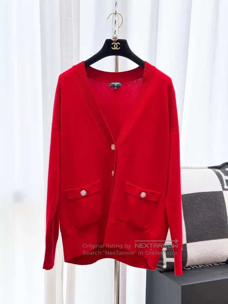 Chanel Chanel V-neck diamond buckle cashmere long-sleeved knitted Size XS / US 0-2 / IT 36-38 - 1 Thumbnail