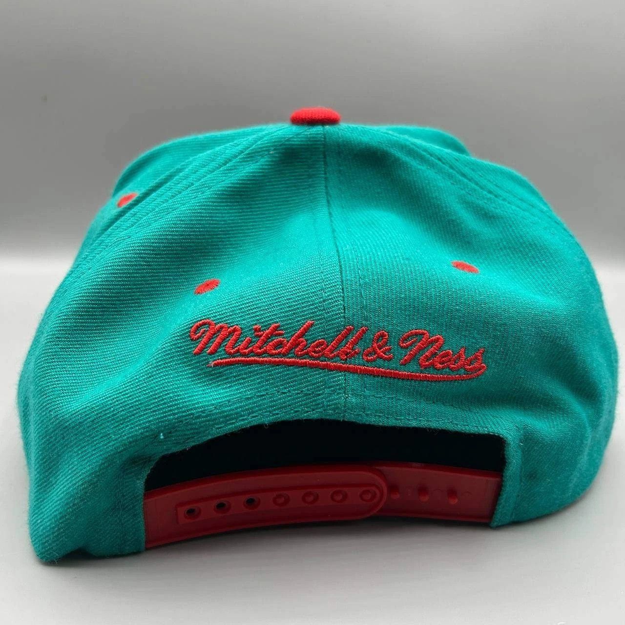 Mitchell & Ness Vancouver Grizzlies Hat Men Snap Back Hardwood Classics Wool Size ONE SIZE - 7 Thumbnail