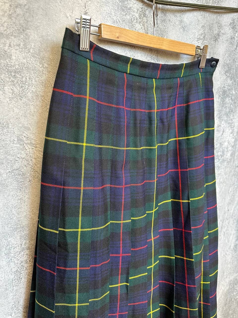 Pringle Of Scotland Pringle of Scotland Tartan Pleated Wool Skirt UK Vintage Size 30" / US 8 / IT 44 - 4 Thumbnail
