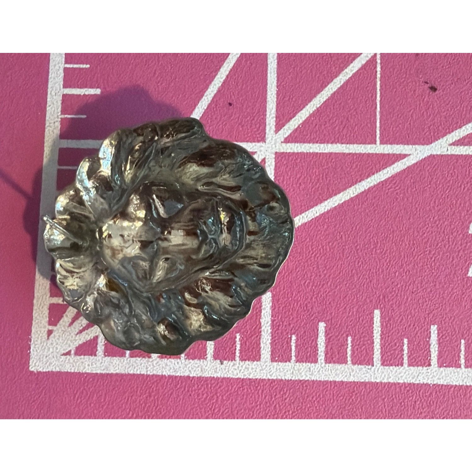 Other Vintage Silver Tone Pierced Lion Head Earrings Textured 1.25 Size ONE SIZE - 5 Thumbnail