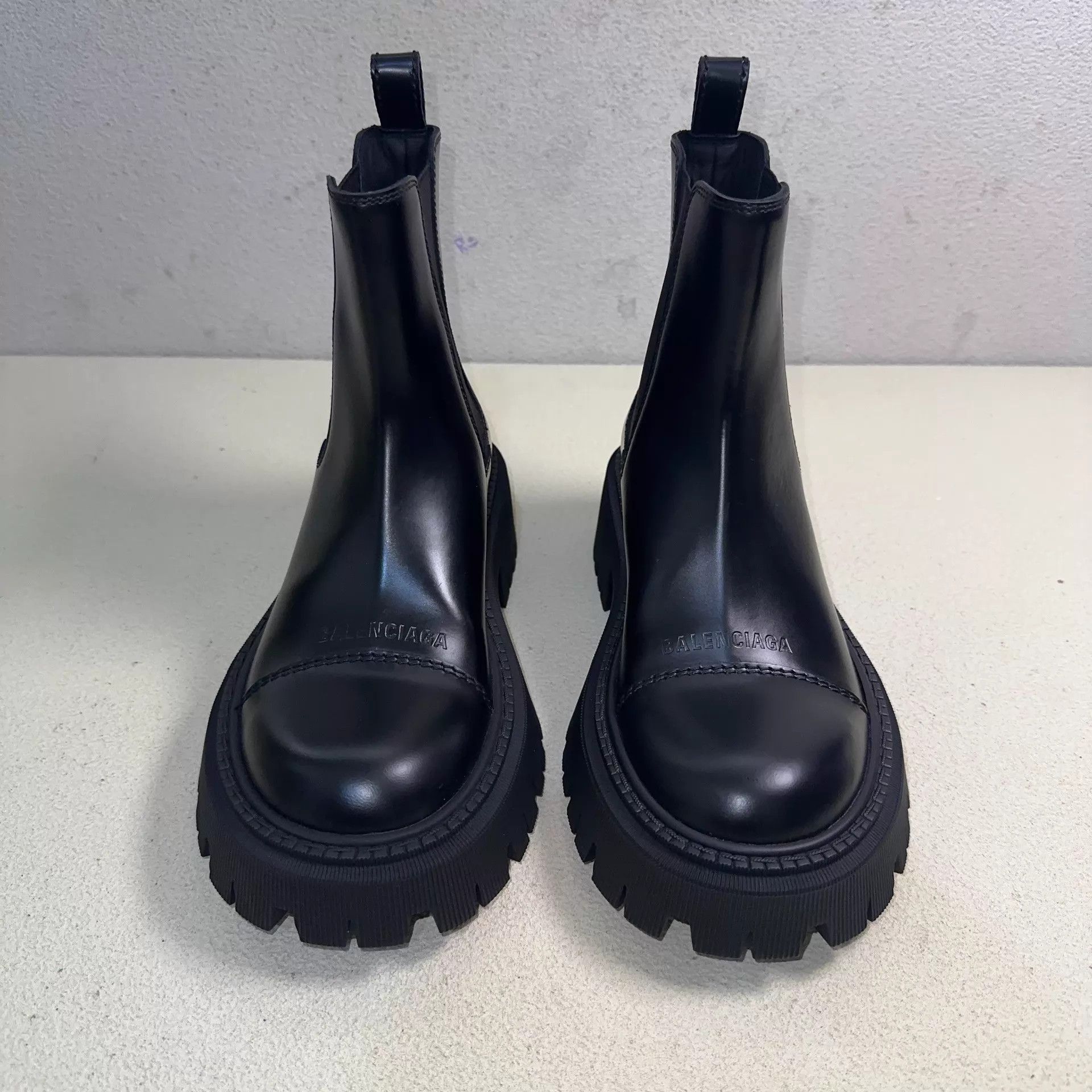 Balenciaga Balenciaga women's black thick sole chelsea boots 36 Size US 5.5 / IT 35.5 - 2 Thumbnail