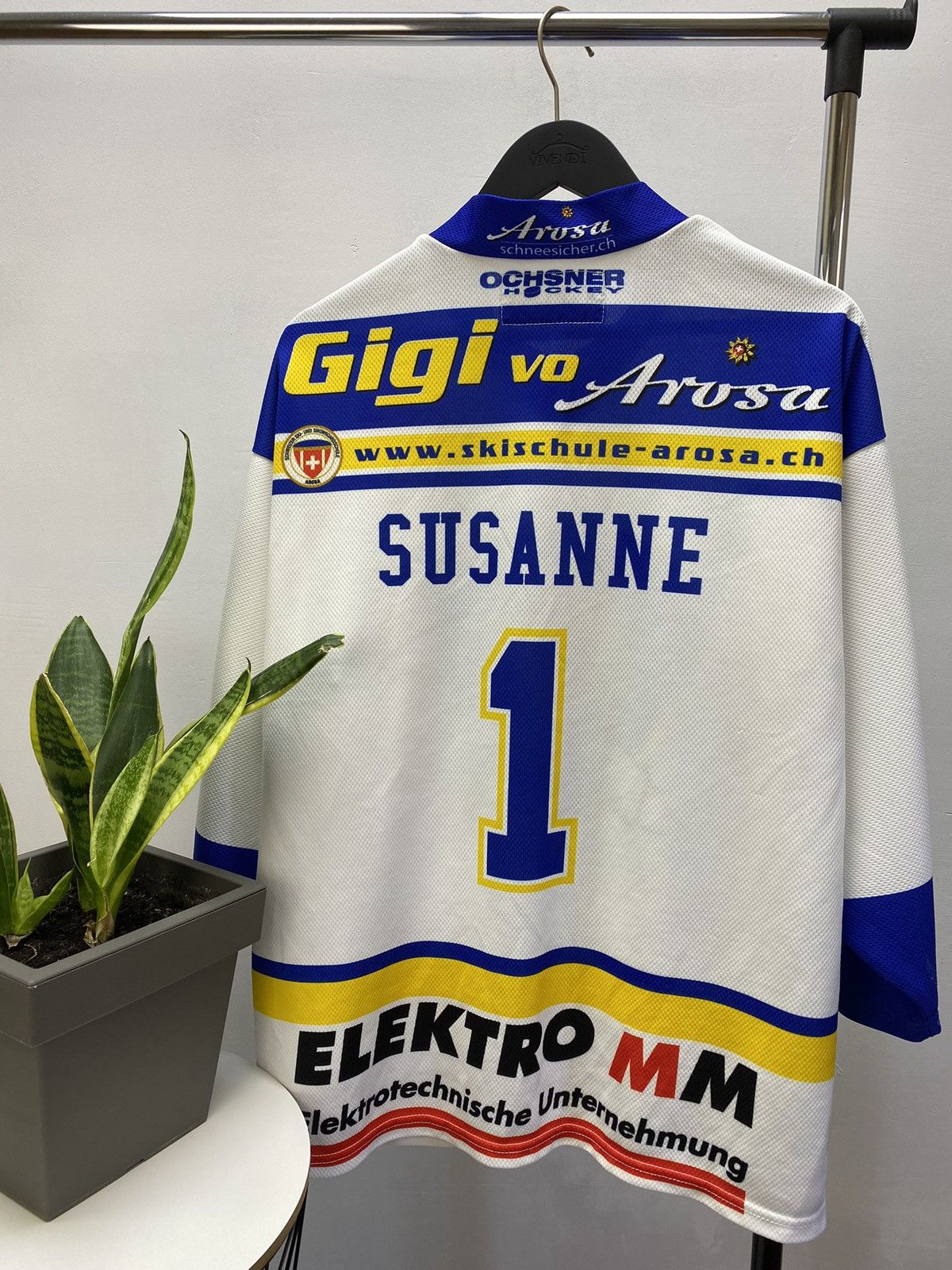NHL × Vintage EHC AROSA HOCKEY SHIRT JERSEY OCHSNER SIZE M #1 SUSSANNE Size US M / EU 48-50 / 2 - 2 Thumbnail