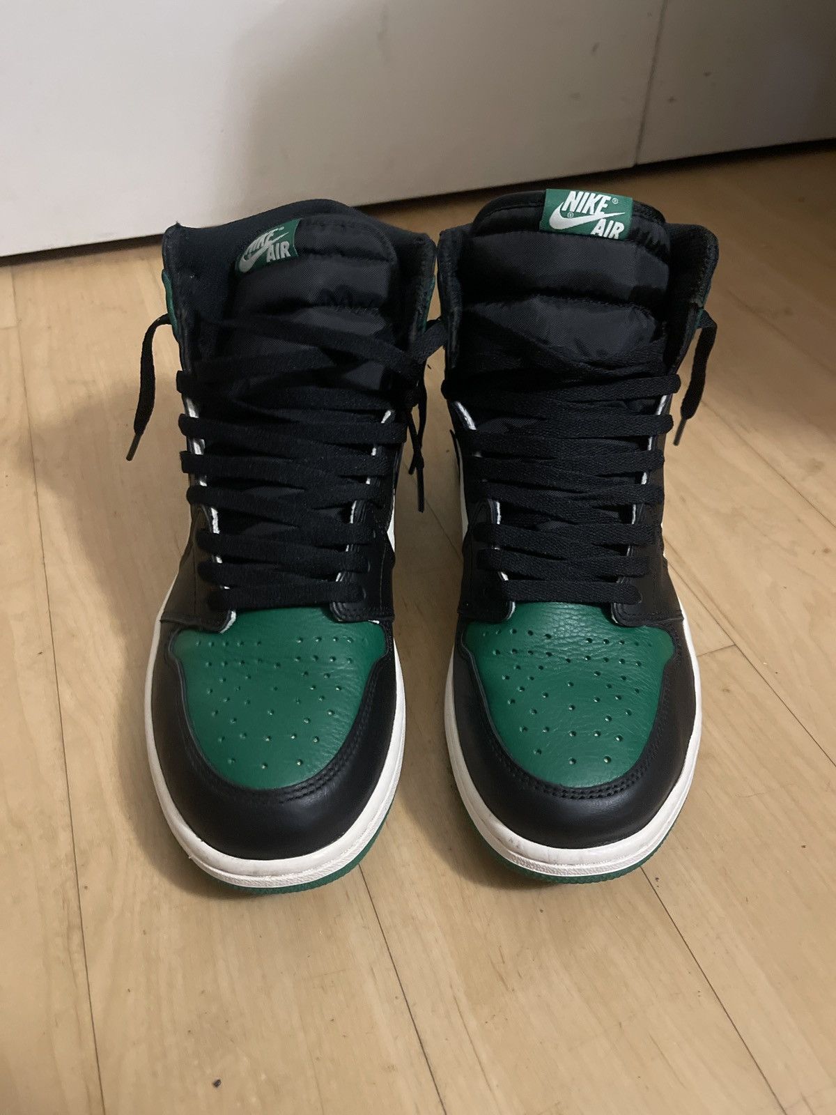 Jordan Brand Air Jordan 1 ‘Pine Green’ Size US 11.5 / EU 44-45 - 3 Thumbnail
