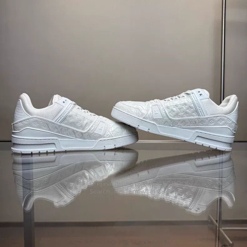 Louis Vuitton Louis Vuitton Trainer 25 new white embossed full print sho Size US 9 / EU 42 - 6 Thumbnail