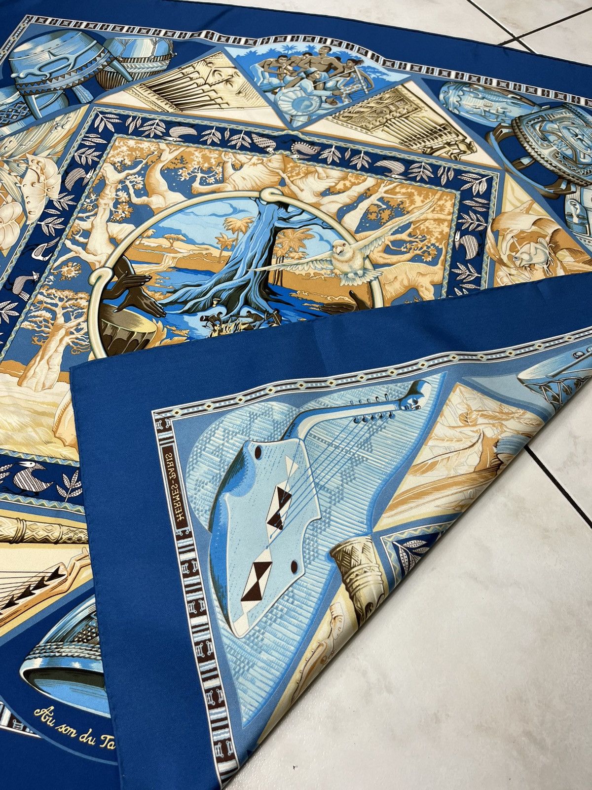 Designer × Hermes × Vintage Hermes Au som du tam-tam silk scarf full print handkerchief Size ONE SIZE - 21 Thumbnail