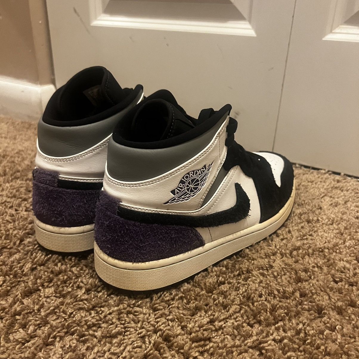 Jordan Brand Air Jordan 1 Mid SE “Varsity Purple” Size US 10 / EU 43 - 10 Thumbnail