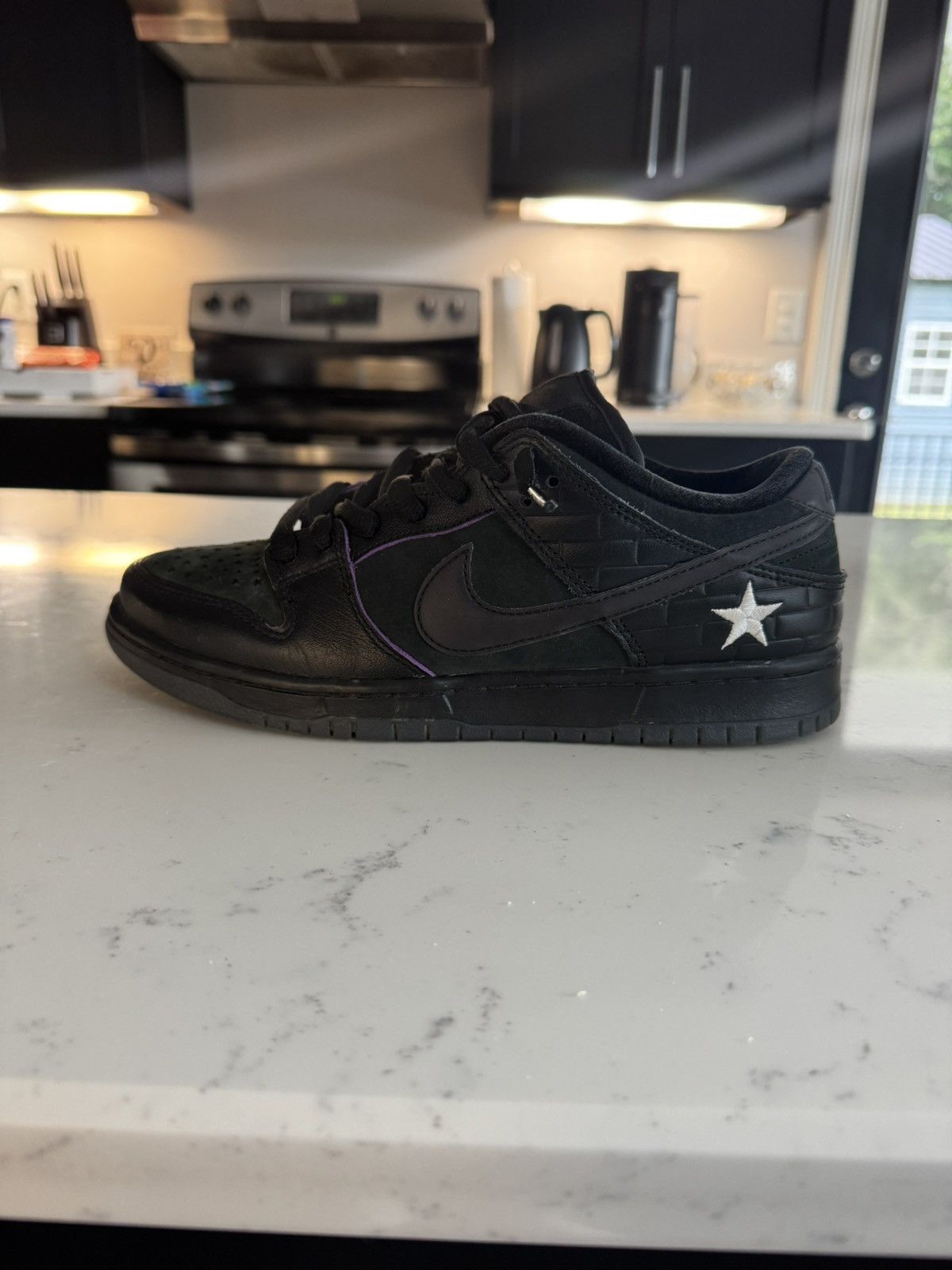Nike First Avenue SB Dunks (used) Size US 9 / EU 42 - 3 Thumbnail
