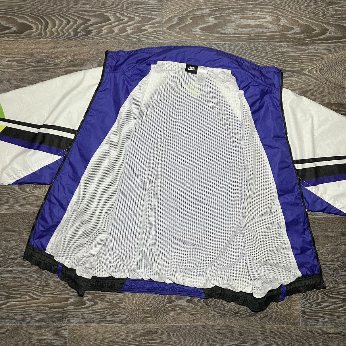 Nike Vintage 90s NIKE Geometry Nylon Oversized Track Jacket Size US L / EU 52-54 / 3 - 7 Thumbnail