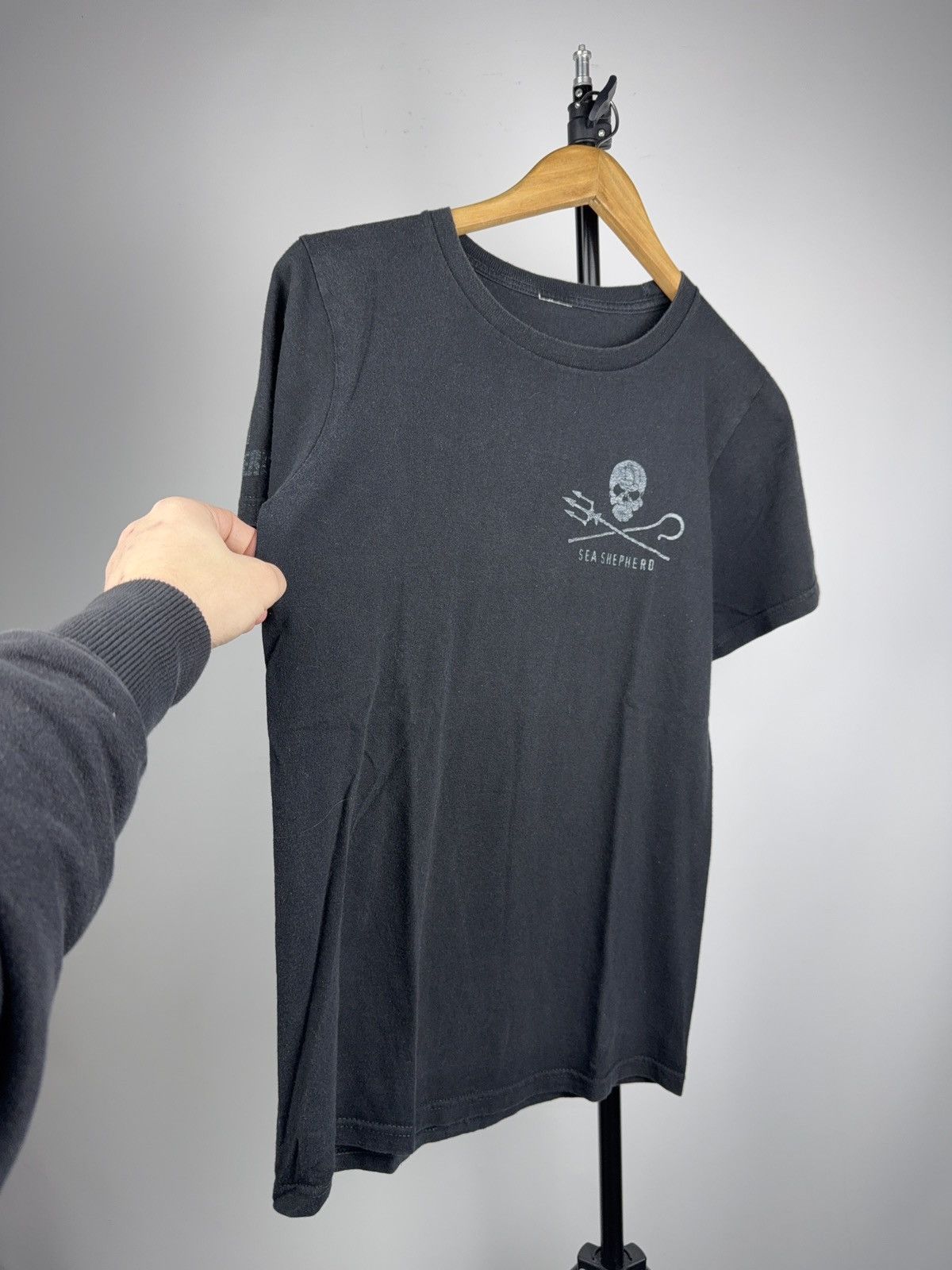 Vintage 00s Sea Shepherd Skull Trident Graphic T-Shirt Activist Tee Size US XS / EU 42 / 0 - 8 Thumbnail