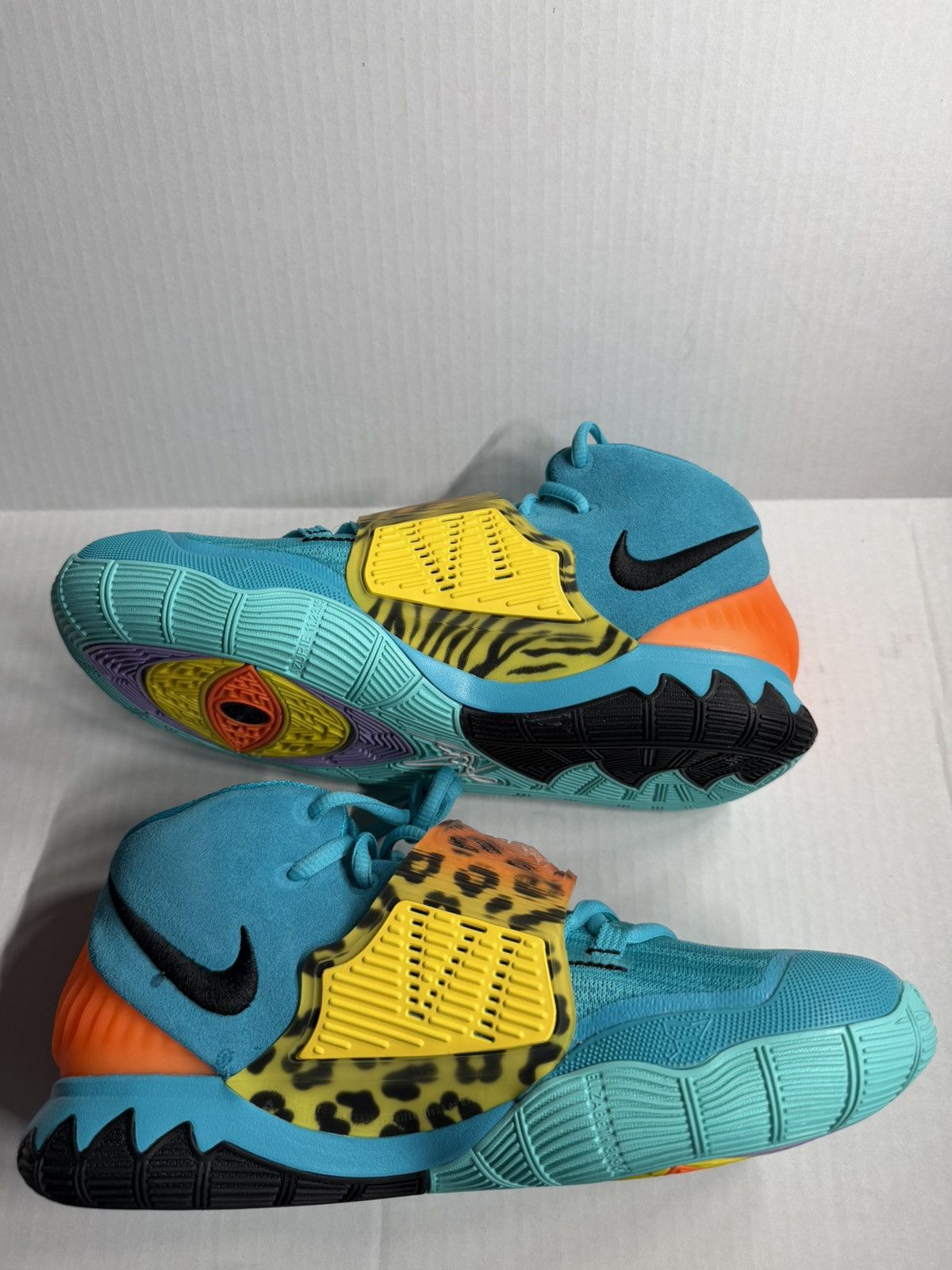 Nike Nike Kyrie 6 (GS) Grade School Kid's Sneaker NEW in Box 7Y Size US 7 / EU 40 - 3 Thumbnail
