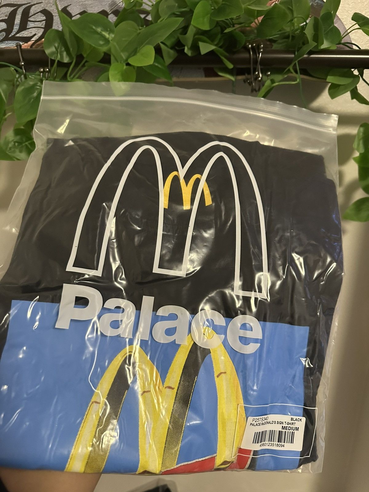 Palace Palace x McDonald’s sign tee. Size US S / EU 44-46 / 1 - 2 Thumbnail