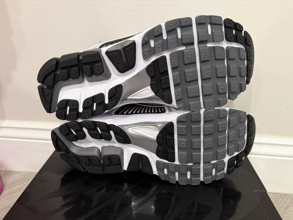 Nike Nike Air Zoom Vomero 5 SE SP Dark Grey Black White Size 12 Size US 12 / EU 45 - 7 Thumbnail