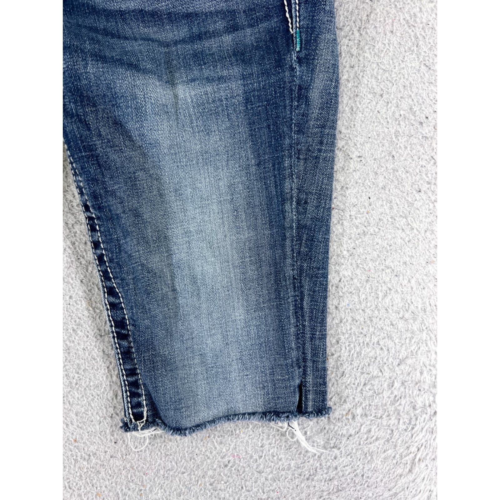 Miss Me Miss Me Shorts Women Denim Blue 26x12 Low Rise 5-Pocket Studded Embroidered Lace Button Cotton Blend Casual Party/Cocktail Vintage No 90s? No. Size 26" / US 2 / IT 38 - 2 Thumbnail