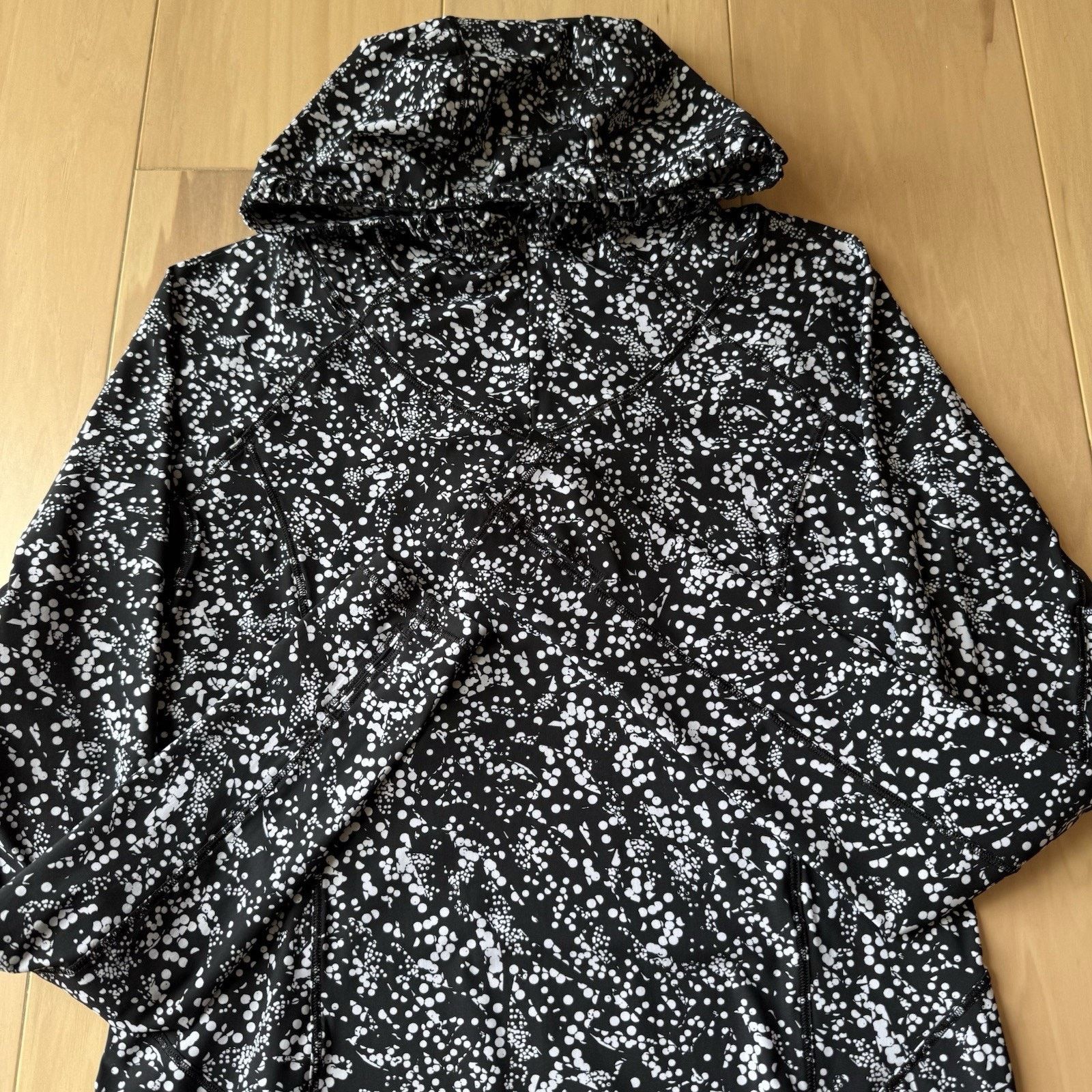 Lululemon Lululemon Jacket 4 Black White 1/4 Zip Workout Athleisure Size S / US 4 / IT 40 - 4 Thumbnail