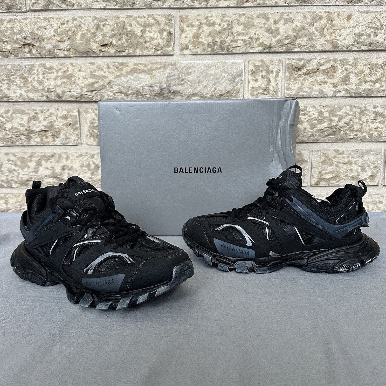 Balenciaga 🔥 BALENCIAGA CARGO SNEAKERS SHOES** NEW ** SIZE 43 EU