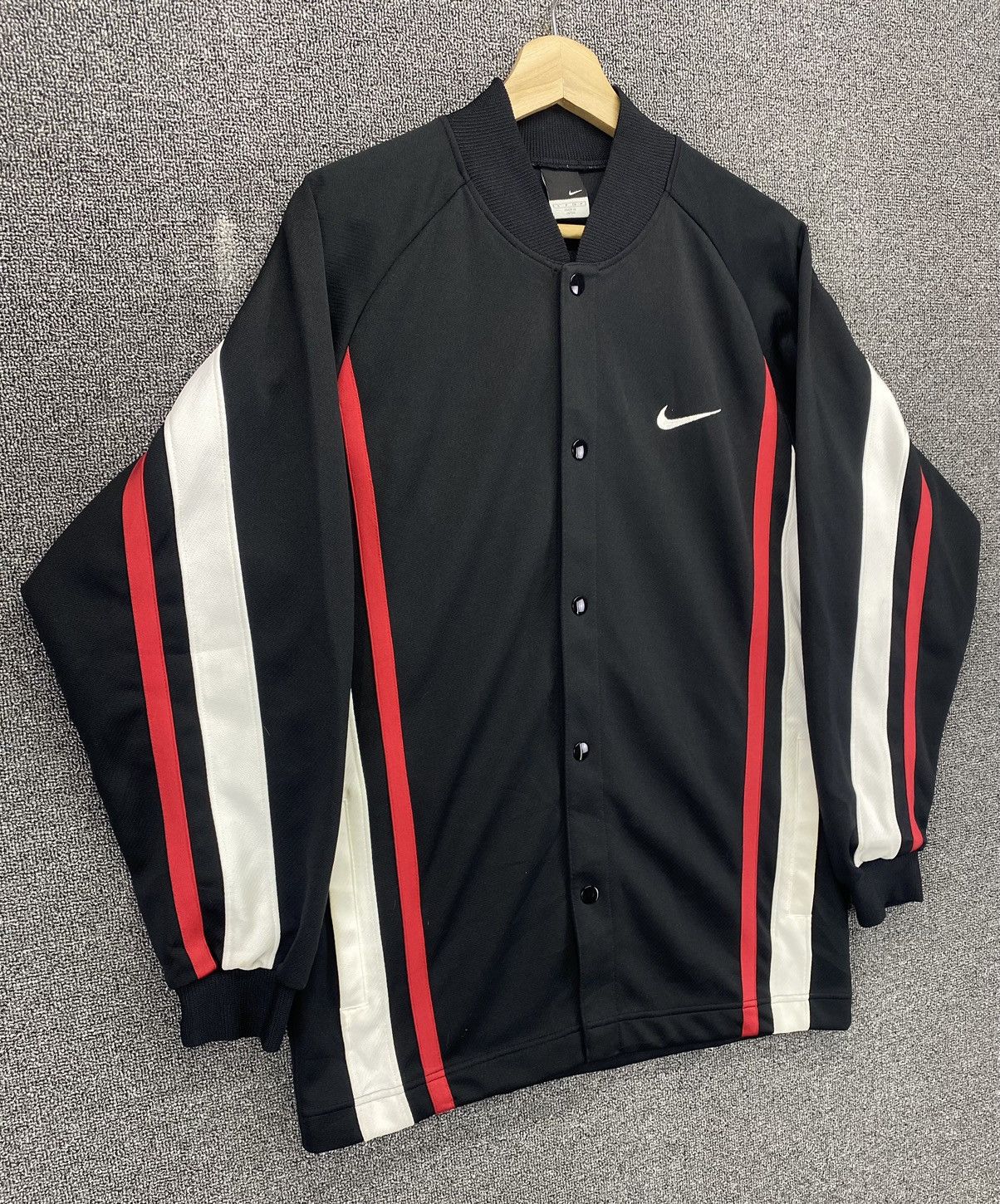 Nike Vintage Nike Basketball Team Varsity Style Jacket Size US S / EU 44-46 / 1 - 2 Thumbnail