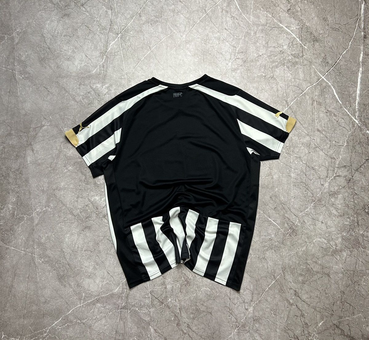 Puma × Vintage Puma Newcastle United 2014-15 Home Kit Jersey Size US M / EU 48-50 / 2 - 3 Thumbnail