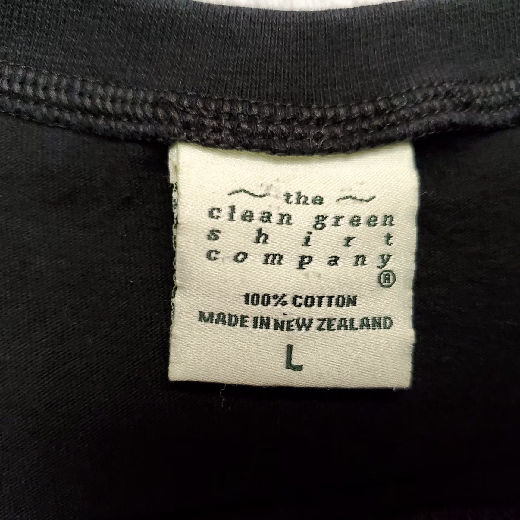 Vintage VINTAGE Tribal Shirt Mens L Black New Zealand Single Stitch Crewneck Shirt Mens L Black 80s 90s USA American Shirt Crew Neck Size US L / EU 52-54 / 3 - 3 Thumbnail