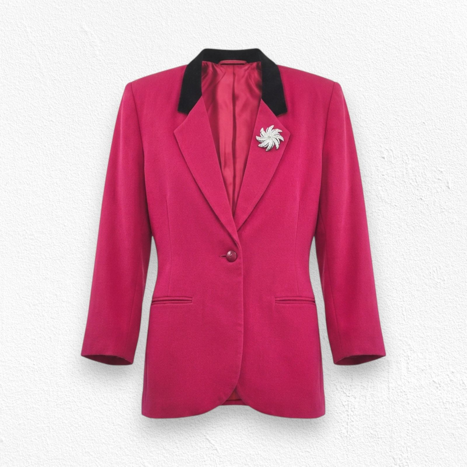 Vintage Vintage Red Wool Blazer Velvet Collar Size 16 Size XXL / US 16-18 / IT 52-54 - 1 Thumbnail