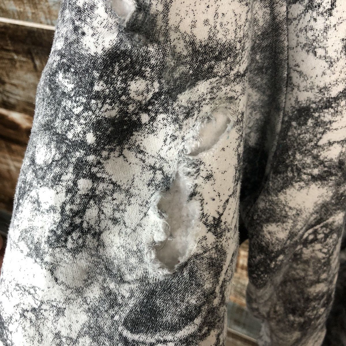 Japanese Brand Beamere White camo ripped sweatshirt Hoodie #A2031 Size US XL / EU 56 / 4 - 14 Thumbnail
