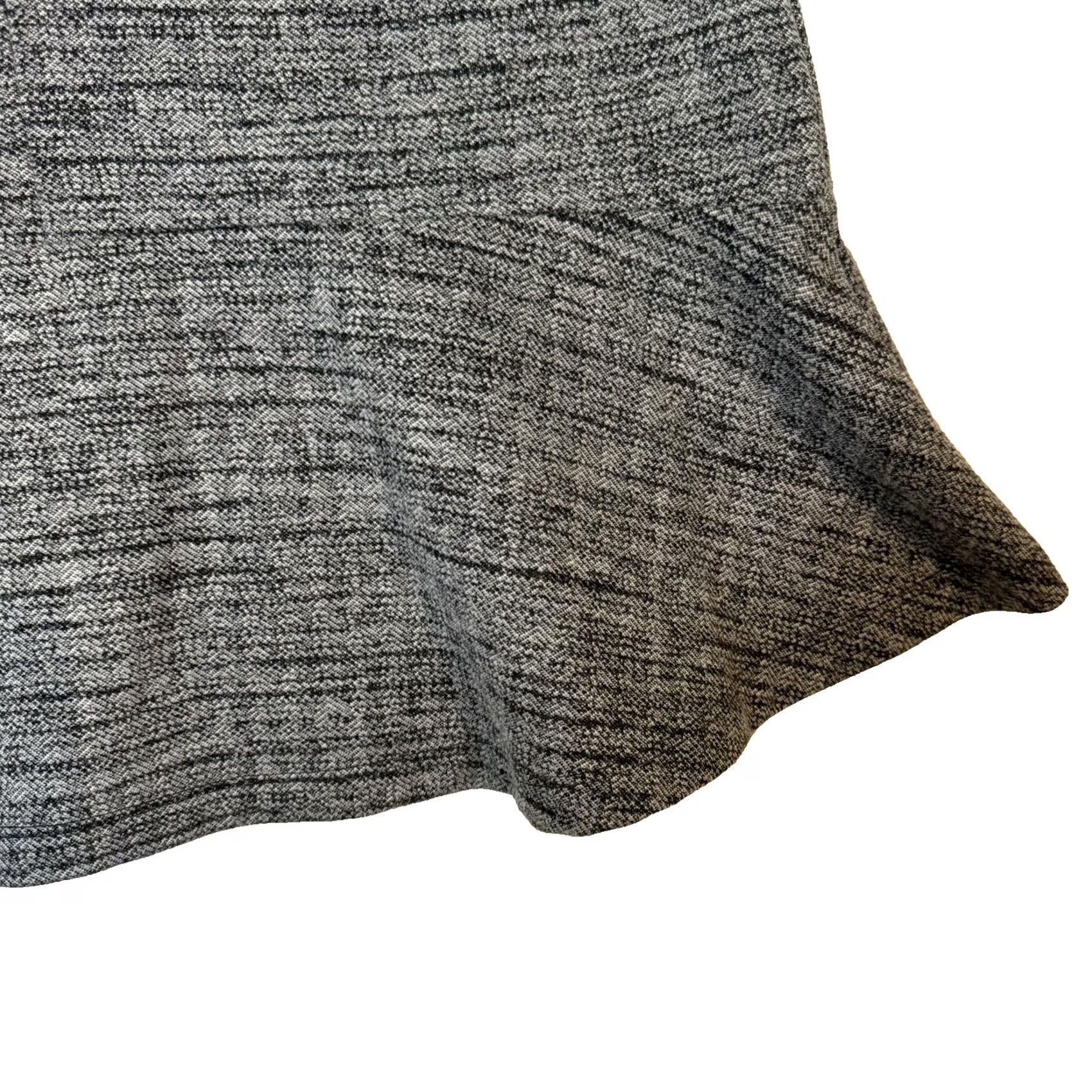 Banana Republic Banana Republic Mini Skirt Skirt Womens Size 0 Gray Ruffle Hem Back Zip, Short, Tweed Cotton, 0, Regular Size, Vintage: No Size 25" / US 0 / IT 36 - 5 Thumbnail