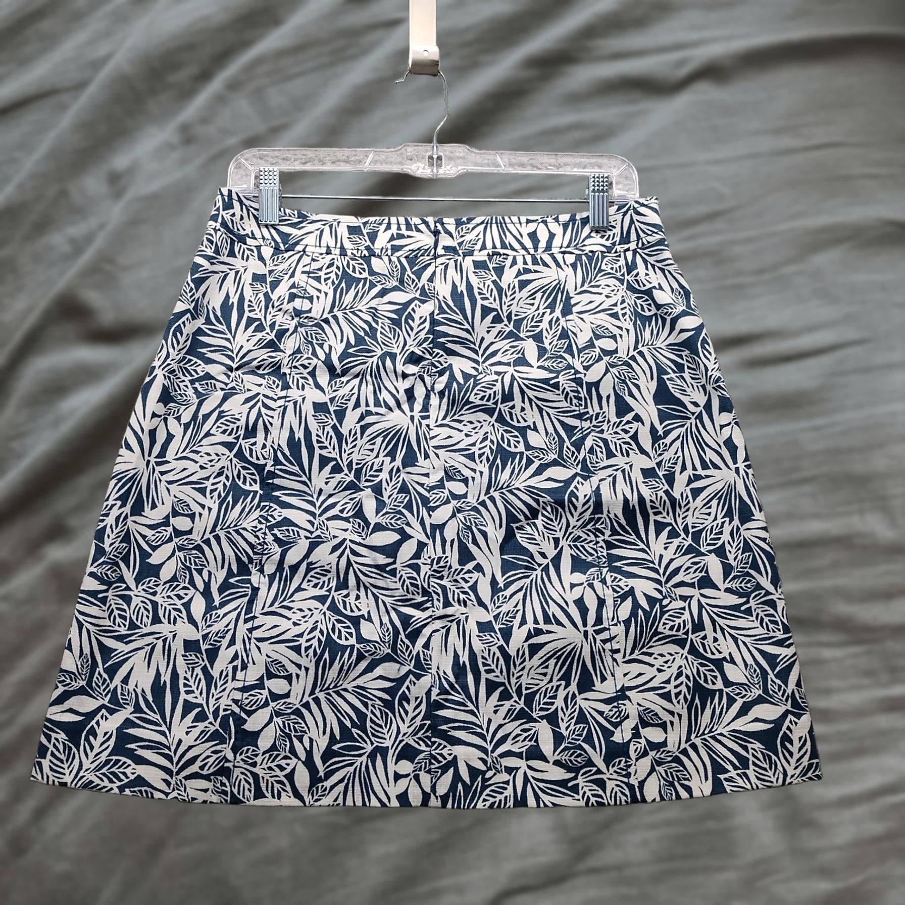 Loft LOFT Womens Skirt 6 A-Line Leaf Print Multicolor Cotton With Stretch Lined Button Zip Front Back Female Size 6 Short NWT Size 28" / US 6 / IT 42 - 1 Thumbnail