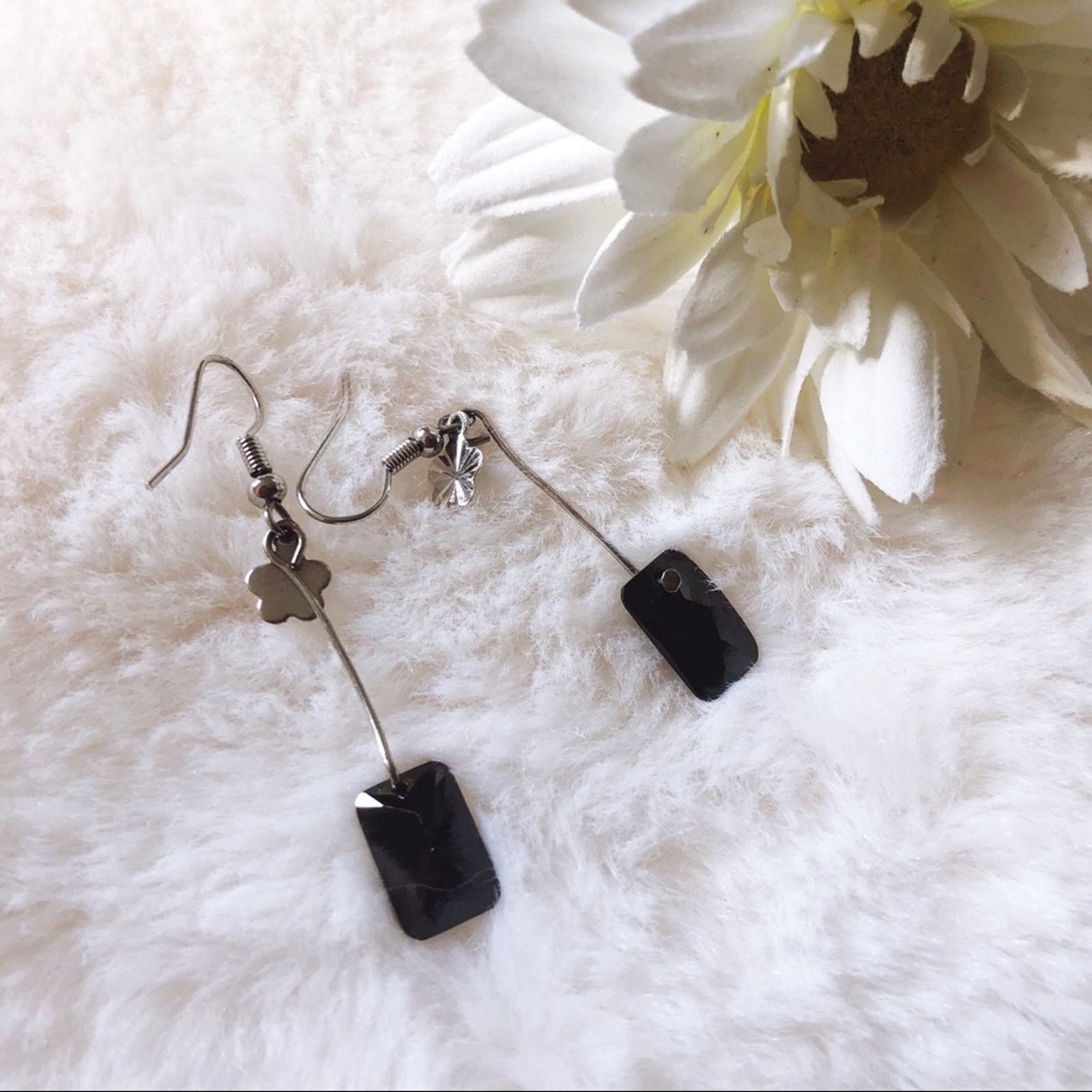 Other Silver Black Dazzle Earrings Size ONE SIZE - 8 Thumbnail